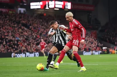 Newcastle vs Brentford: Chích Chòe 'bùng nổ' tại St. James' Park để thoát khủng hoảng? 1